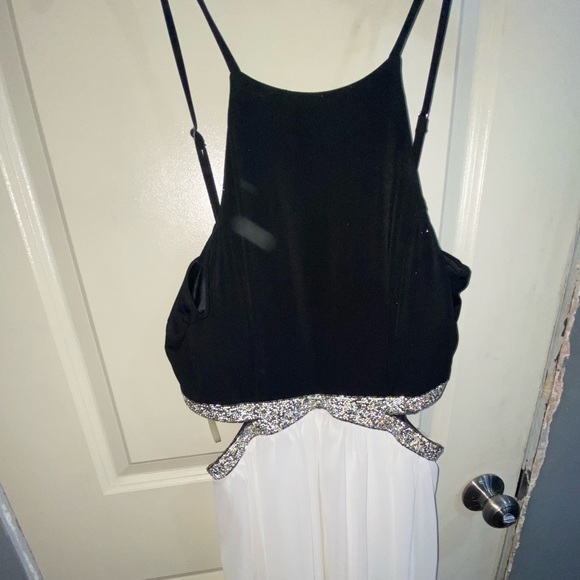 Kids dress - Picture 1 of 3